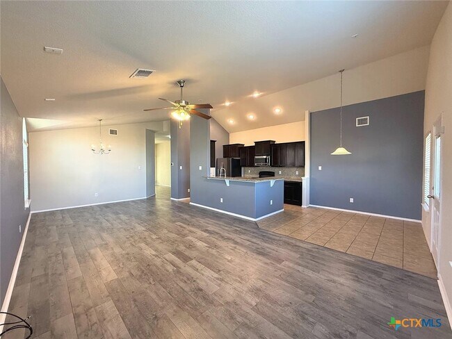 Foto del edificio - 1416 Starlight Dr