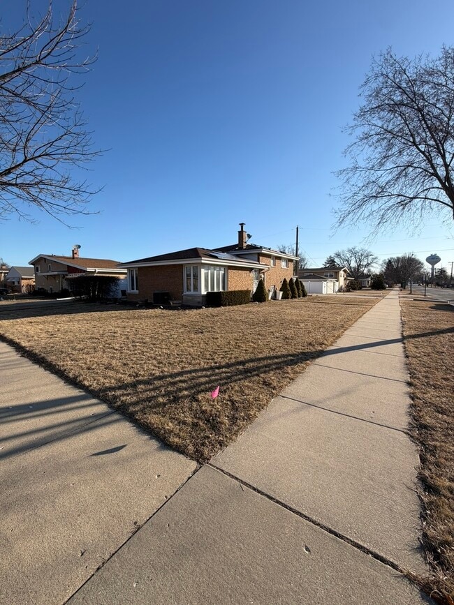 Building Photo - 8901 Octavia Ave