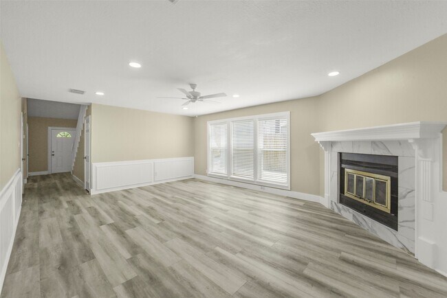 Foto del edificio - 4138 Club Valley Dr