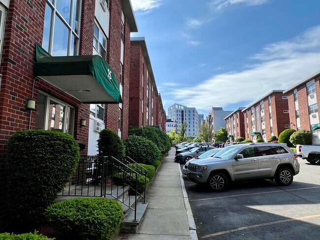 Foto del edificio - 27 Commonwealth Ave