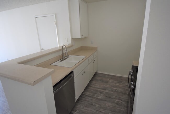 Building Photo - 5400 Morella Ave