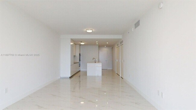 Foto del edificio - 700 NE 24th St