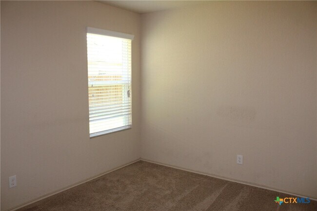 Building Photo - 1405 Redbridge Dr