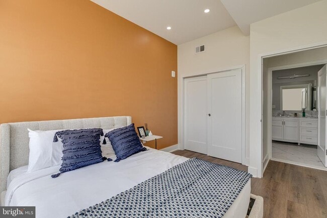 Building Photo - 150 S Independence Mall W