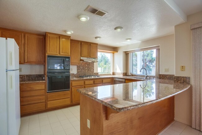 Building Photo - Great 4 bedroom, 3 bath Carlsbad Home For ...