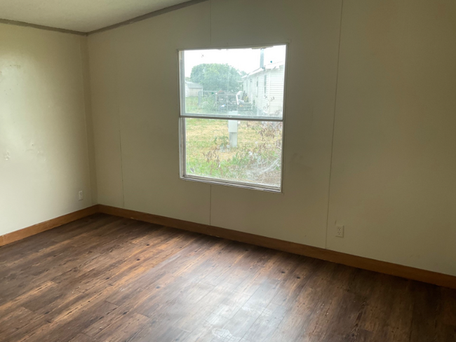 Building Photo - 104 Hillside Ct