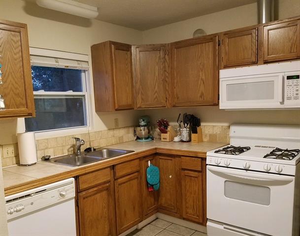 Building Photo - 809 Drummond Dr