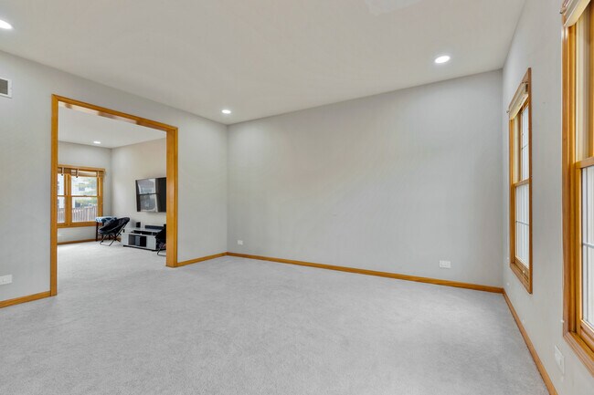 Building Photo - 2052 Gardner Cir E