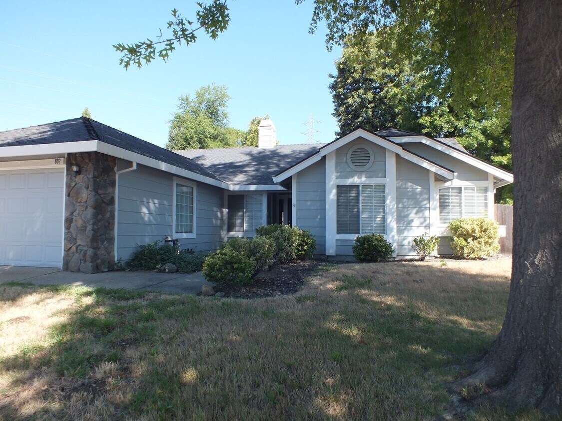 Foto principal - 3/2 1700 sf in Folsom Willow Creek Estates