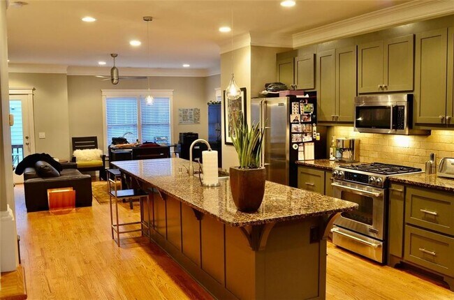Foto del edificio - 1339 Oakview Rd