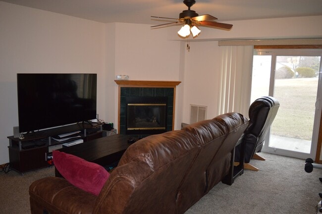 Building Photo - 207 School Rd