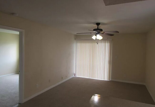 Foto del edificio - 2937 Winkler Ave