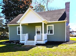 Building Photo - 1840 Cedar Hall Rd