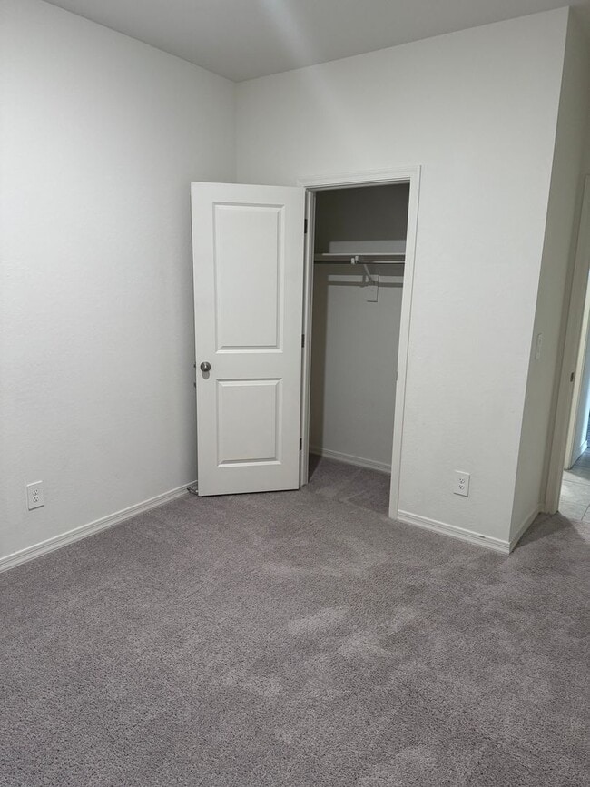 Foto del edificio - New home for Rent
