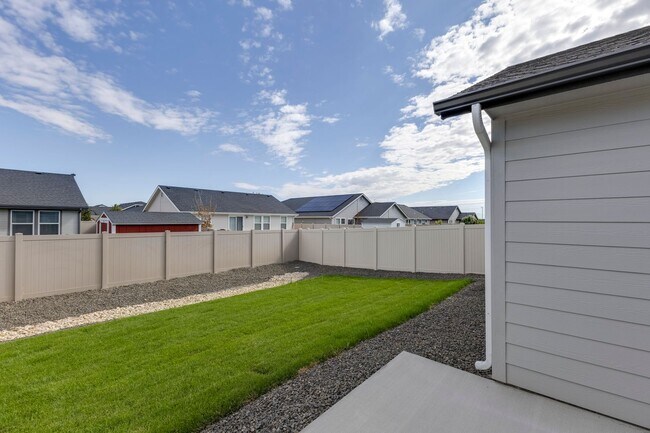 Foto del edificio - Charming Attached Townhome in Nampa at an Incredible Price!