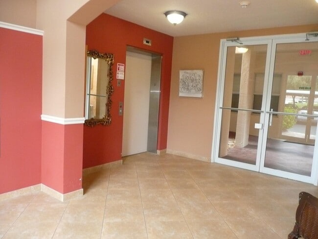 Building Photo - 5938 Crystal Shores Dr