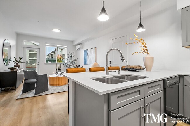 Interior Photo - The Timothy
