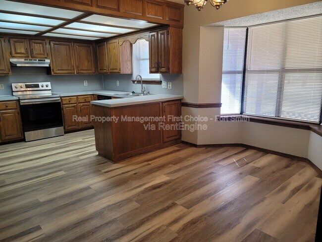 Building Photo - 104 S 40th St