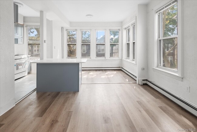 Foto del edificio - 88-49 81st Ave