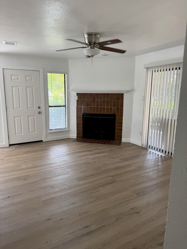 Photo - 5418 Lakeview Pkwy Apartment