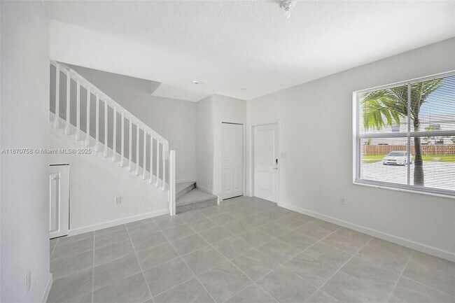 Foto del edificio - 2796 SE 26th Ave