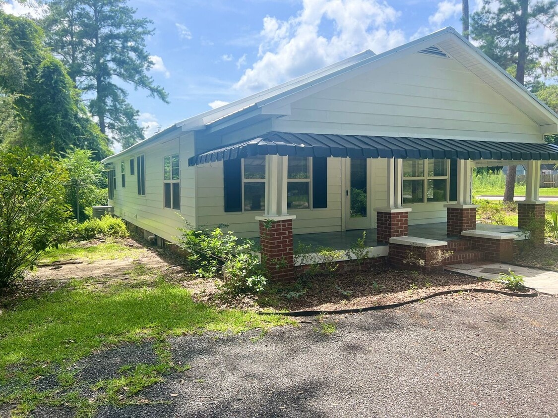 Foto principal - Charming 3 Bedroom Home with Rustic Farmho...