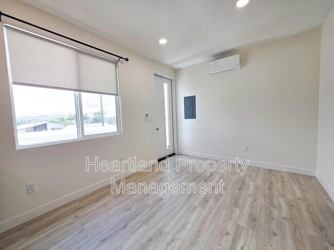 Building Photo - 3350 Lockwood Dr