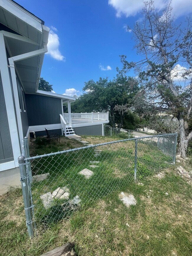 Building Photo - NEW ON MARKET !!