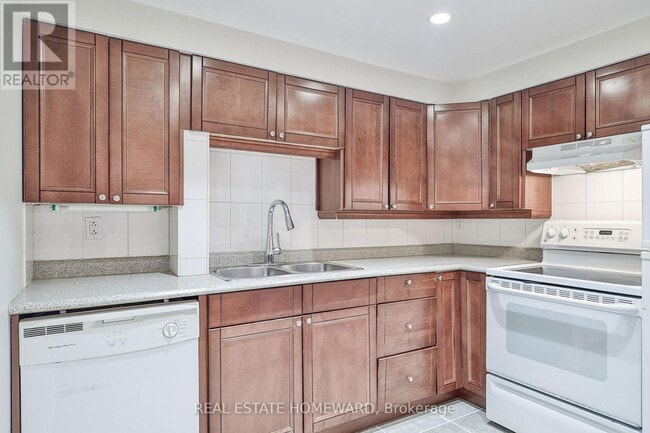 Building Photo - 168 Wainscot Ave