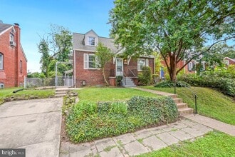 Building Photo - 9023 49th Pl