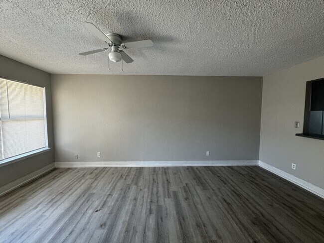 Foto del edificio - 13340 Horizon Blvd