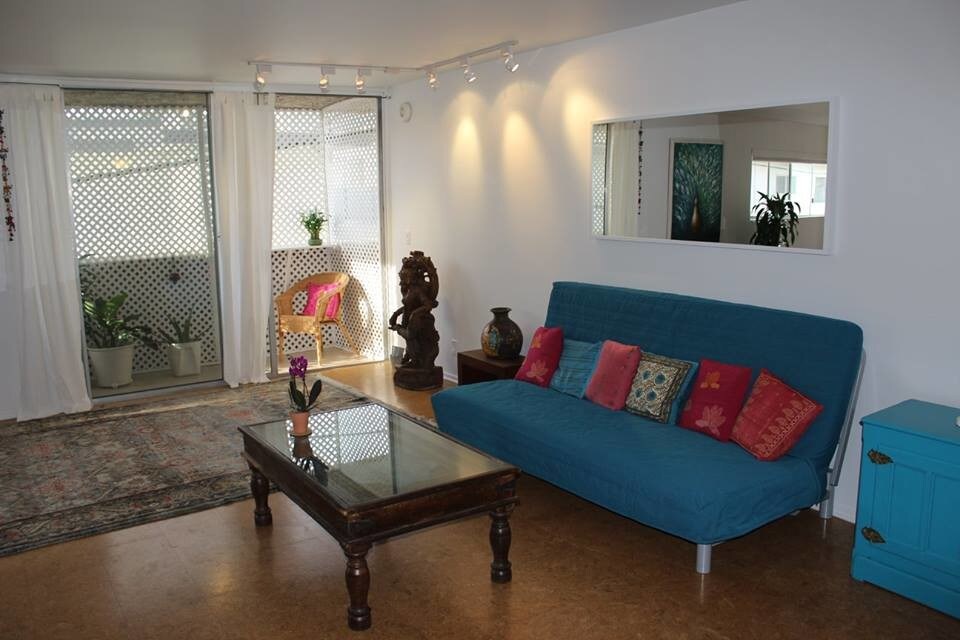 11645 Montana Ave, Los Angeles, CA 90049 Condo for Rent in Los