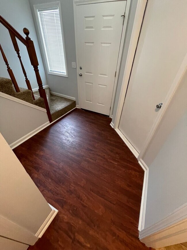 Building Photo - Rolling Acres - End Unit w/Several Beautif...