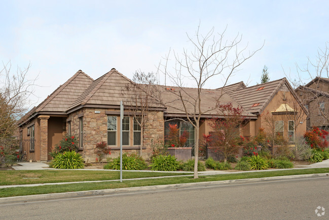 Foto del edificio - Pebble Brook Village