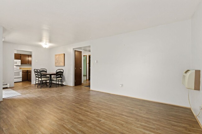 Building Photo - $250 OFF FIRST MONTHS RENT: 2 Bedroom, 1 Bathroom Apartment, trash, water, and hot water heat inc...