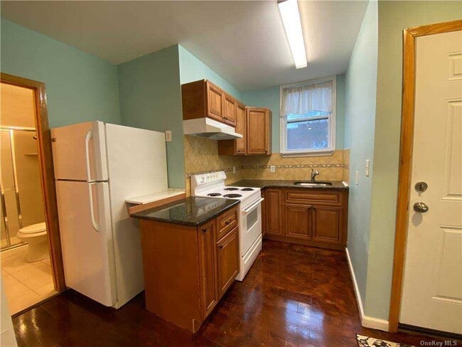 Building Photo - 202 N Wellwood Ave