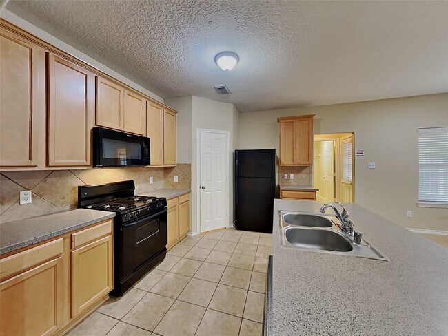 Foto del edificio - 9215 Birch Springs Dr