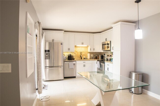 Foto del edificio - 726 NW 98th Cir