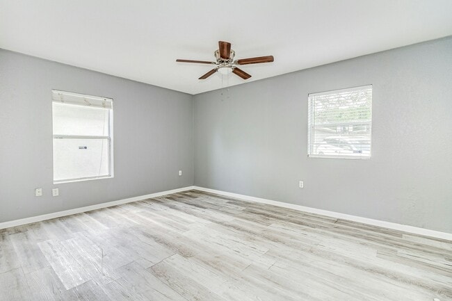 Foto del edificio - 2912 E Columbus Dr