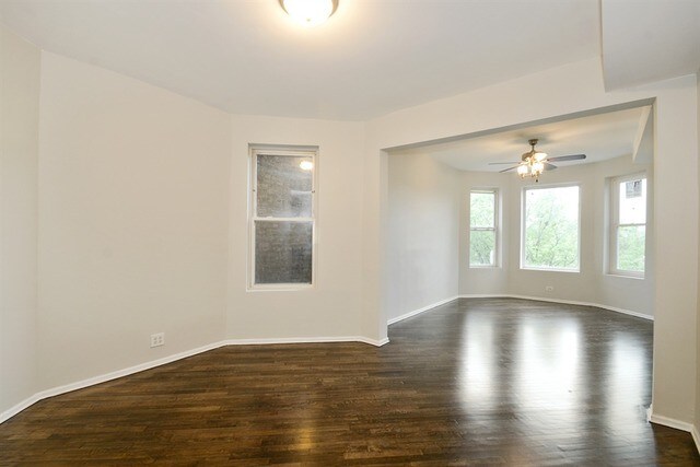 Foto del edificio - 1427 N California Ave