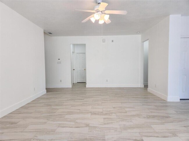 Building Photo - 7518 Oakwood Canyon Dr