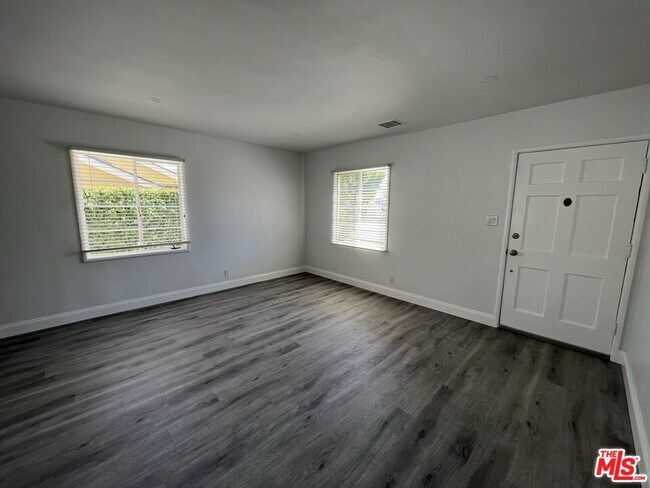 Foto del edificio - 5835 Shoshone Ave