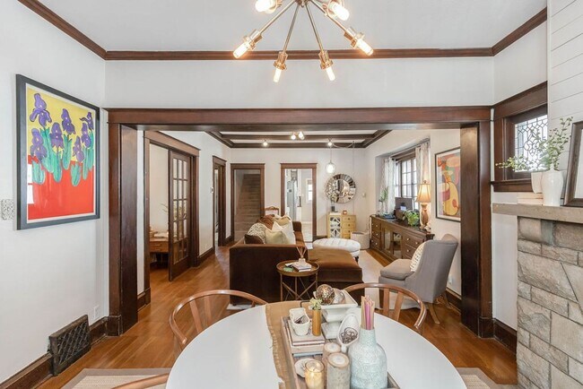 Foto del edificio - Fantastic West Plaza Bungalow