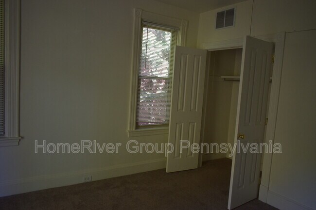 Foto del edificio - 437 W Chestnut St