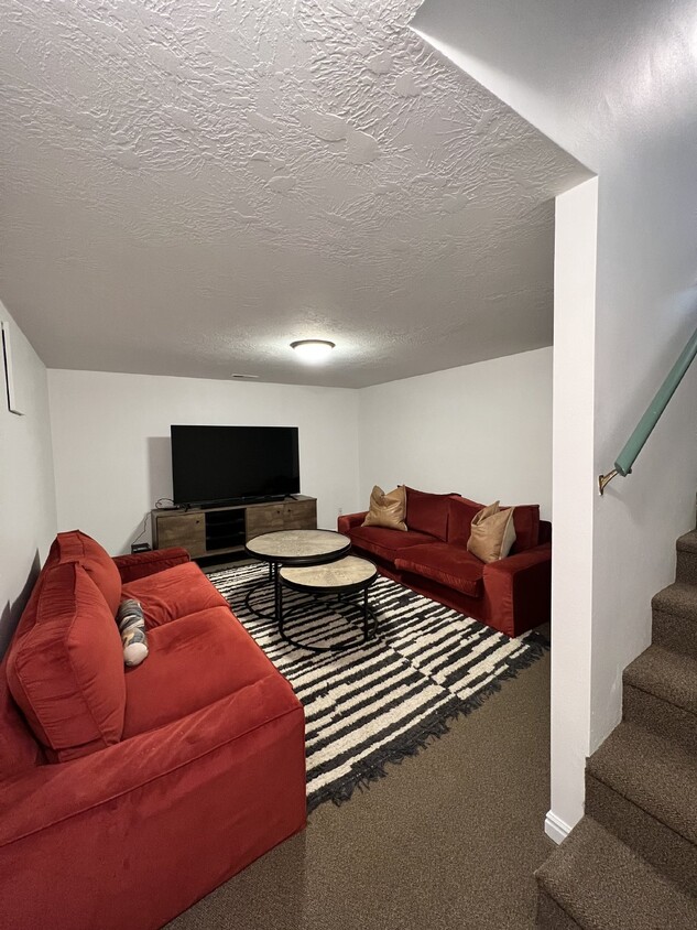 Primary Photo - "Charming 3-Bed Townhouse in Lehi with Gra...