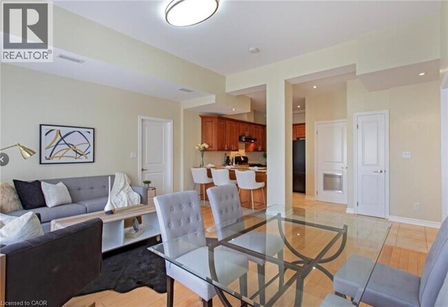 Building Photo - 130 Wellington St N