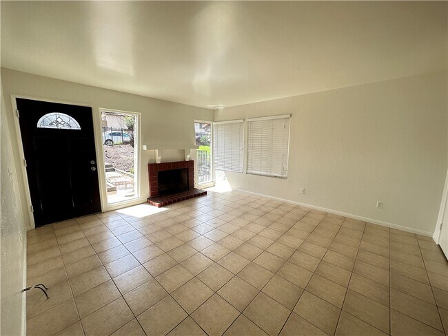 Building Photo - 1815 Cam Viejo