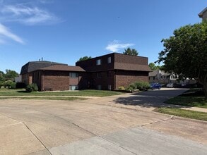Building Photo - 3405 Holiday Ct