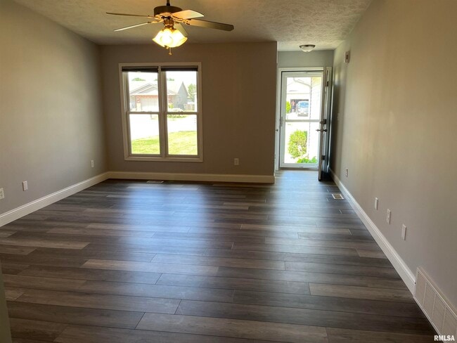 Foto del edificio - 1704 Tern Pl