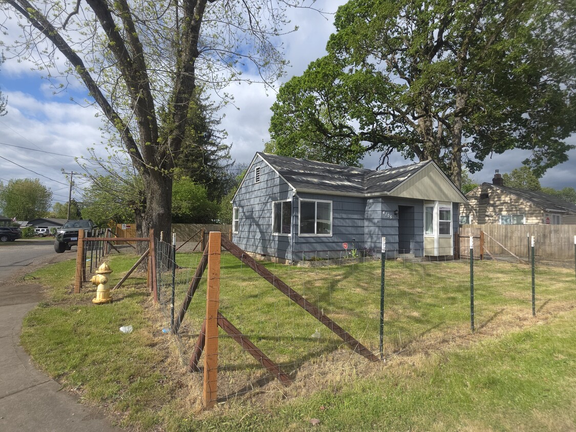 Foto principal - 4105-KE4105 Silverton Rd NE